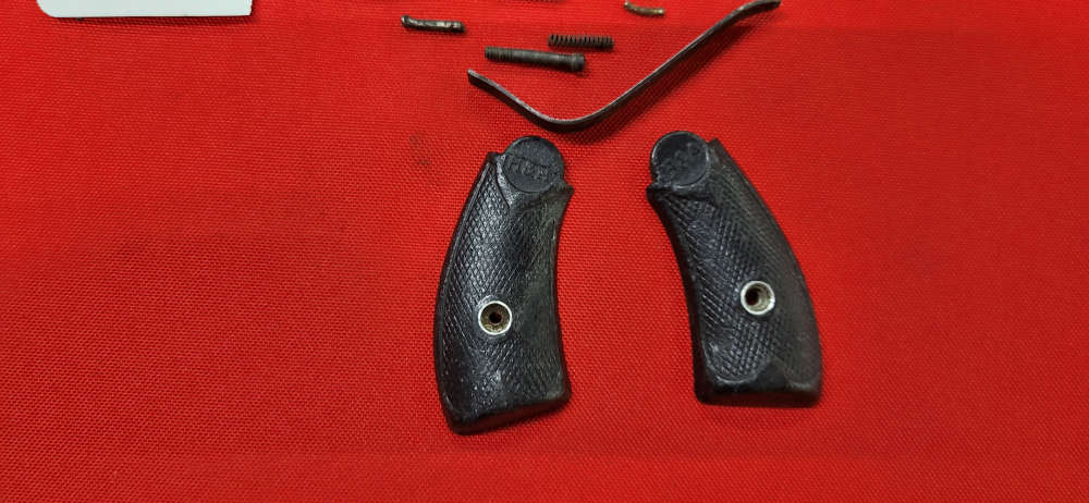 Hopkins & Allen 22 Short Break Top Revolver Parts.-img-8