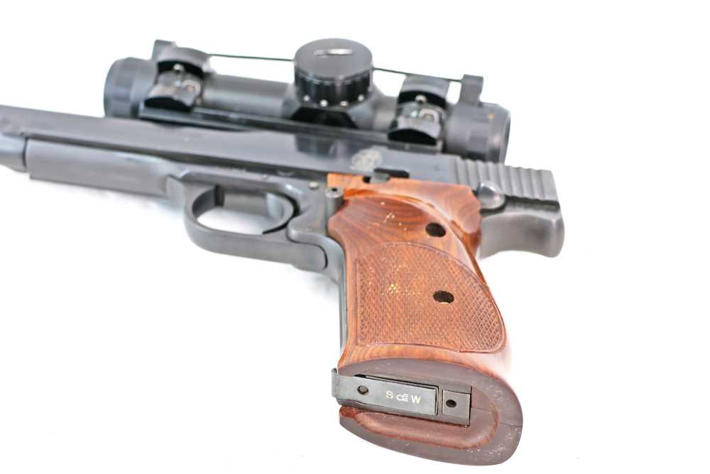 Smith & Wesson Model 41 .22LR W Red Dot Scope Excellent Condition-img-5