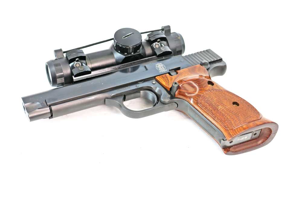 Smith & Wesson Model 41 .22LR W Red Dot Scope Excellent Condition-img-0