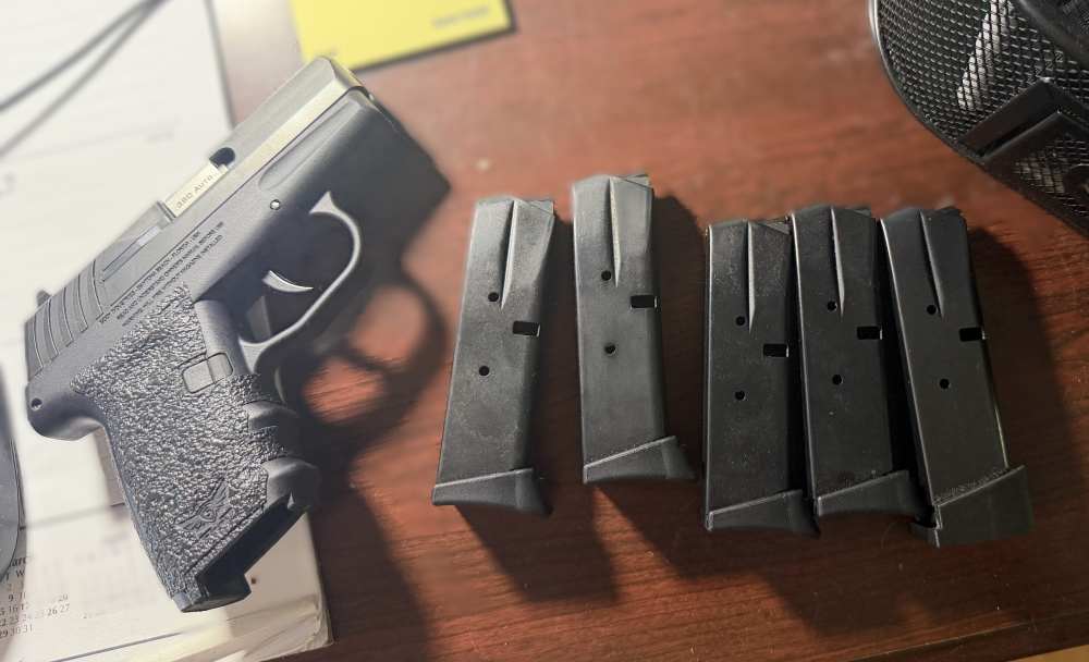 SCCY .380 Auto with 5 mags (one extended)-img-1