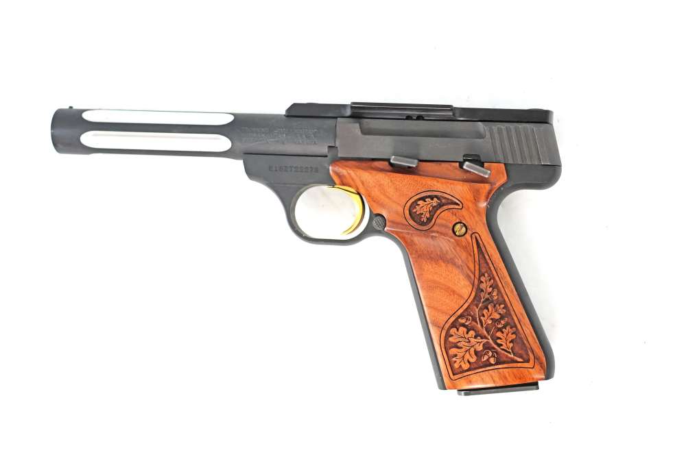 Browning Buck Mark .22LR W Lite Barrel & Red Dot Mount Excellent Condition-img-2