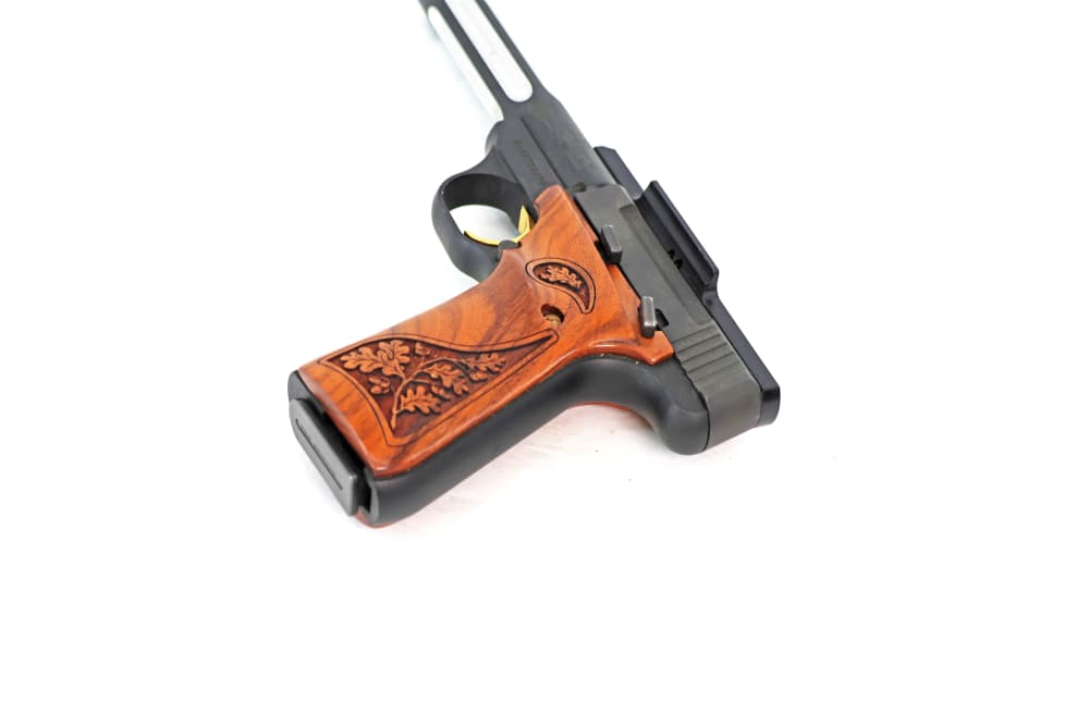 Browning Buck Mark .22LR W Lite Barrel & Red Dot Mount Excellent Condition-img-3