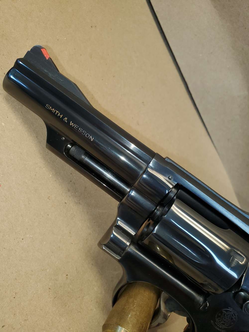 SMITH & WESSON COMMERATIVE 19-3 357 MAG 4"  TEXAS RANGERS W KNIFE 2 CASES-img-4