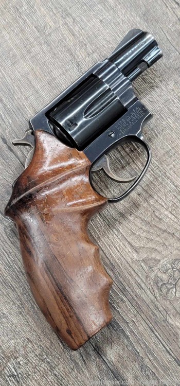 Smith & Wesson Model 36 chiefs special .38 spl 1975 / 1976 revolver -img-1