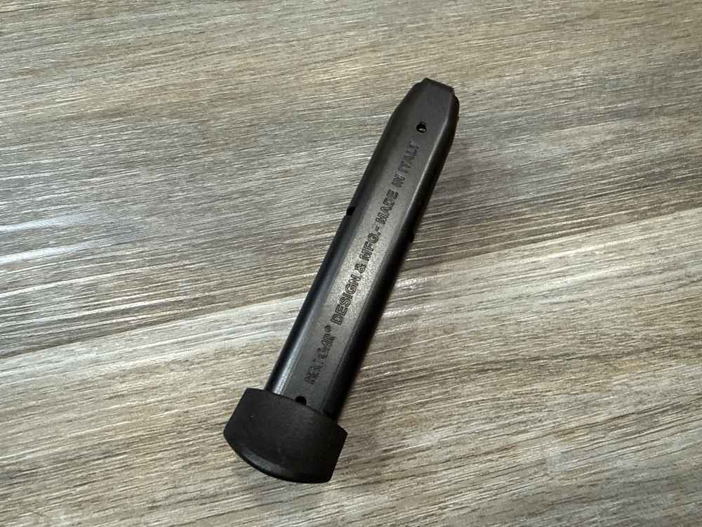 Lot of 20 Magazines Beretta 92C (10) Mec-Gar 15 Rd, (10) OEM Beretta 13 Rd-img-7