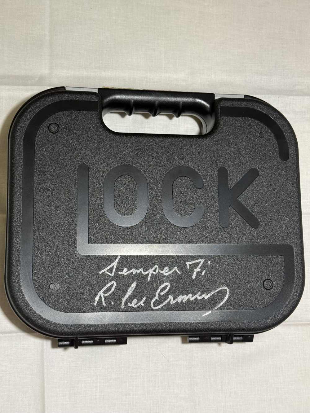 R. Lee Ermey Signed Glock 23 Gen 4 .40 -img-4