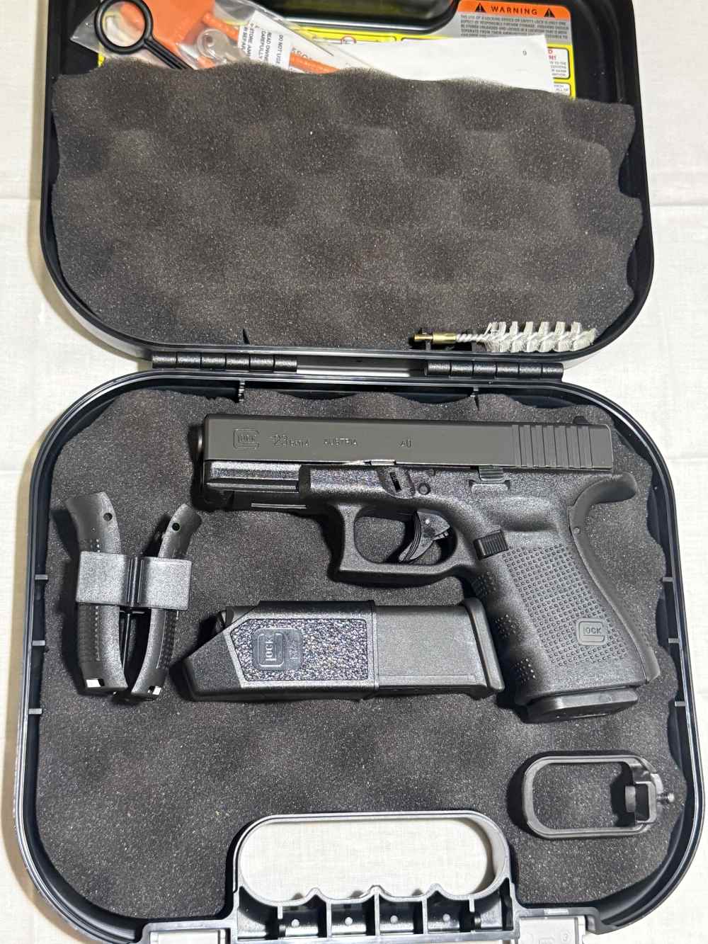 R. Lee Ermey Signed Glock 23 Gen 4 .40 -img-0