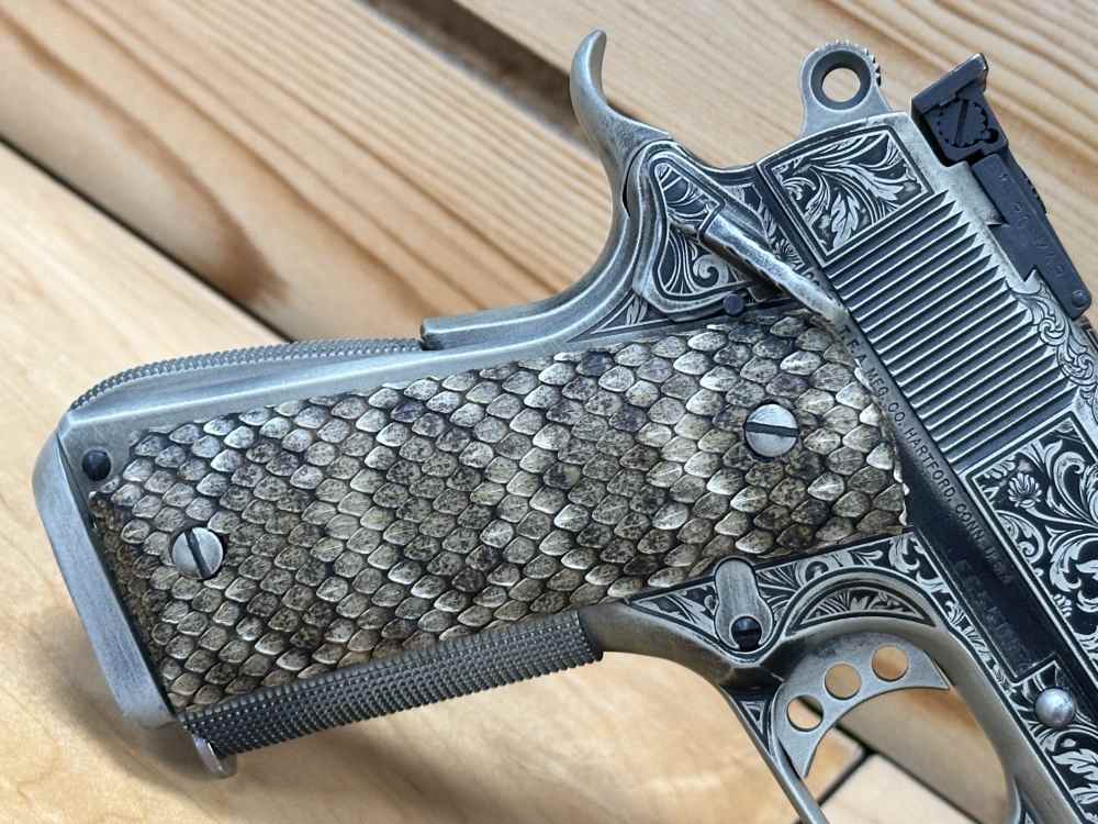 Custom 1986 Colt MK IV Series 80 Government 38 Super engraved 1911 Bar Sto -img-6