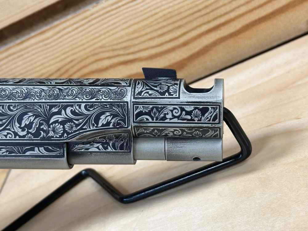 Custom 1986 Colt MK IV Series 80 Government 38 Super engraved 1911 Bar Sto -img-9