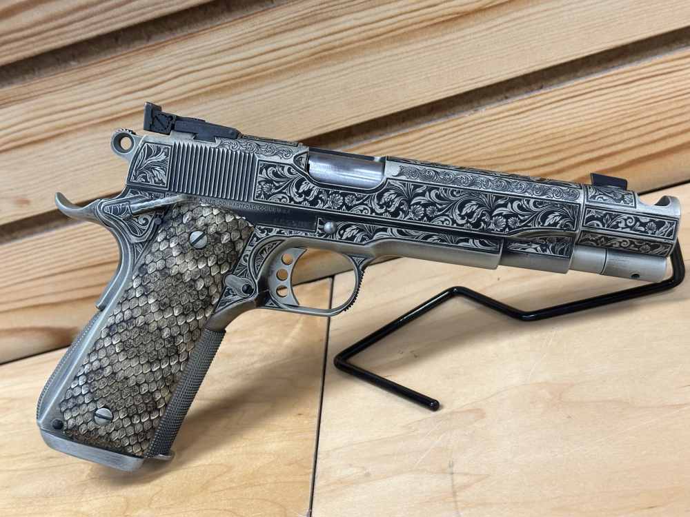 Custom 1986 Colt MK IV Series 80 Government 38 Super engraved 1911 Bar Sto -img-1