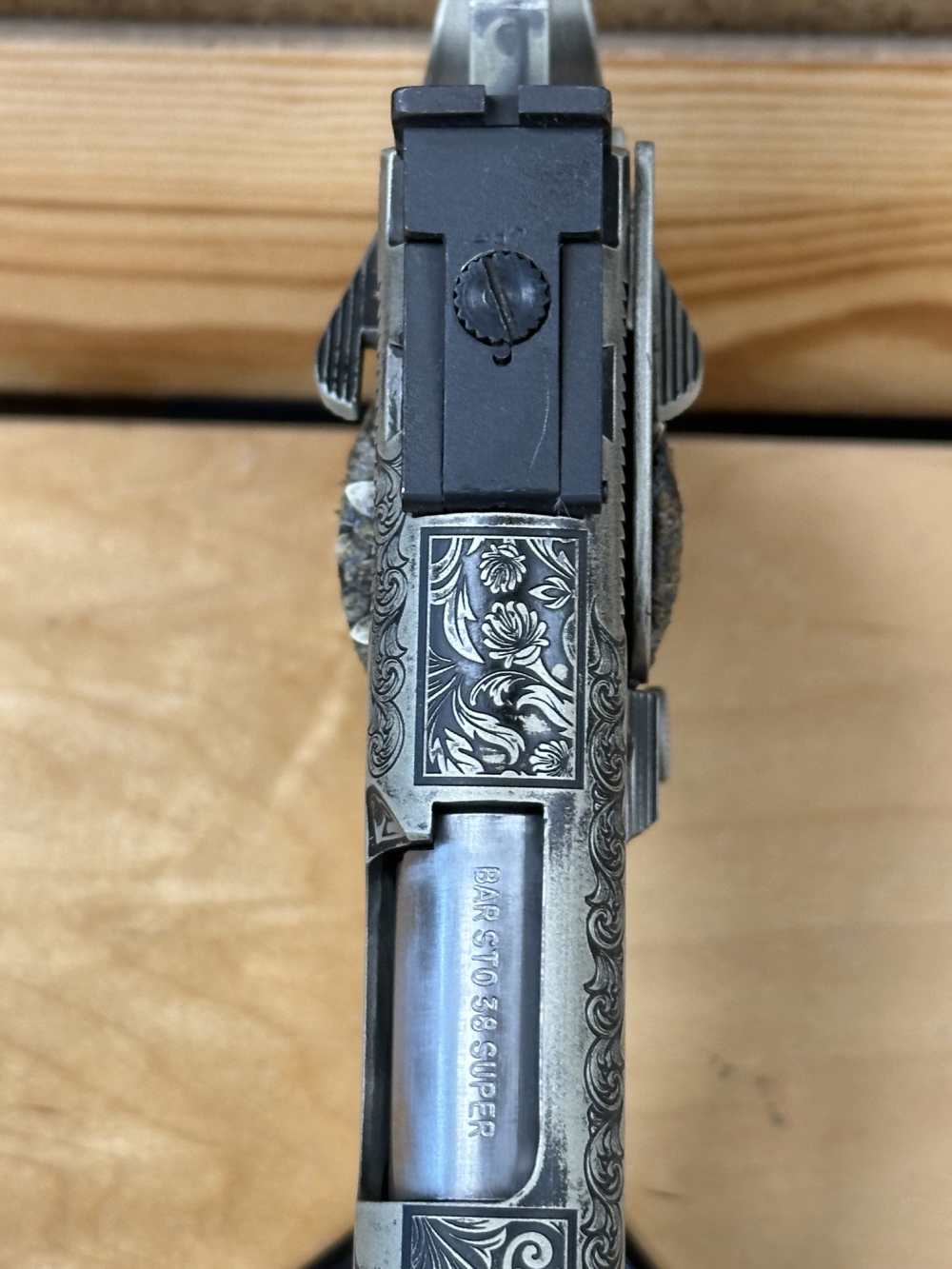 Custom 1986 Colt MK IV Series 80 Government 38 Super engraved 1911 Bar Sto -img-12