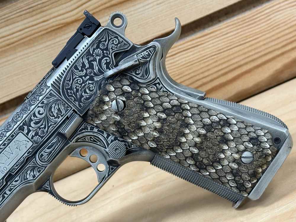 Custom 1986 Colt MK IV Series 80 Government 38 Super engraved 1911 Bar Sto -img-2