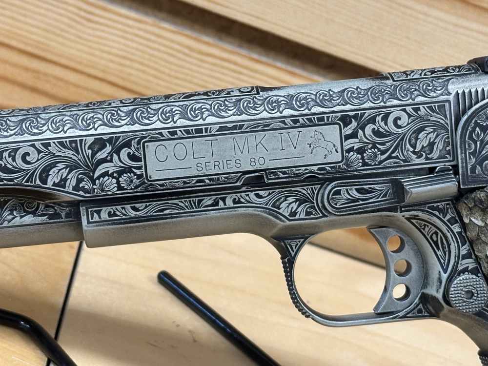 Custom 1986 Colt MK IV Series 80 Government 38 Super engraved 1911 Bar Sto -img-4