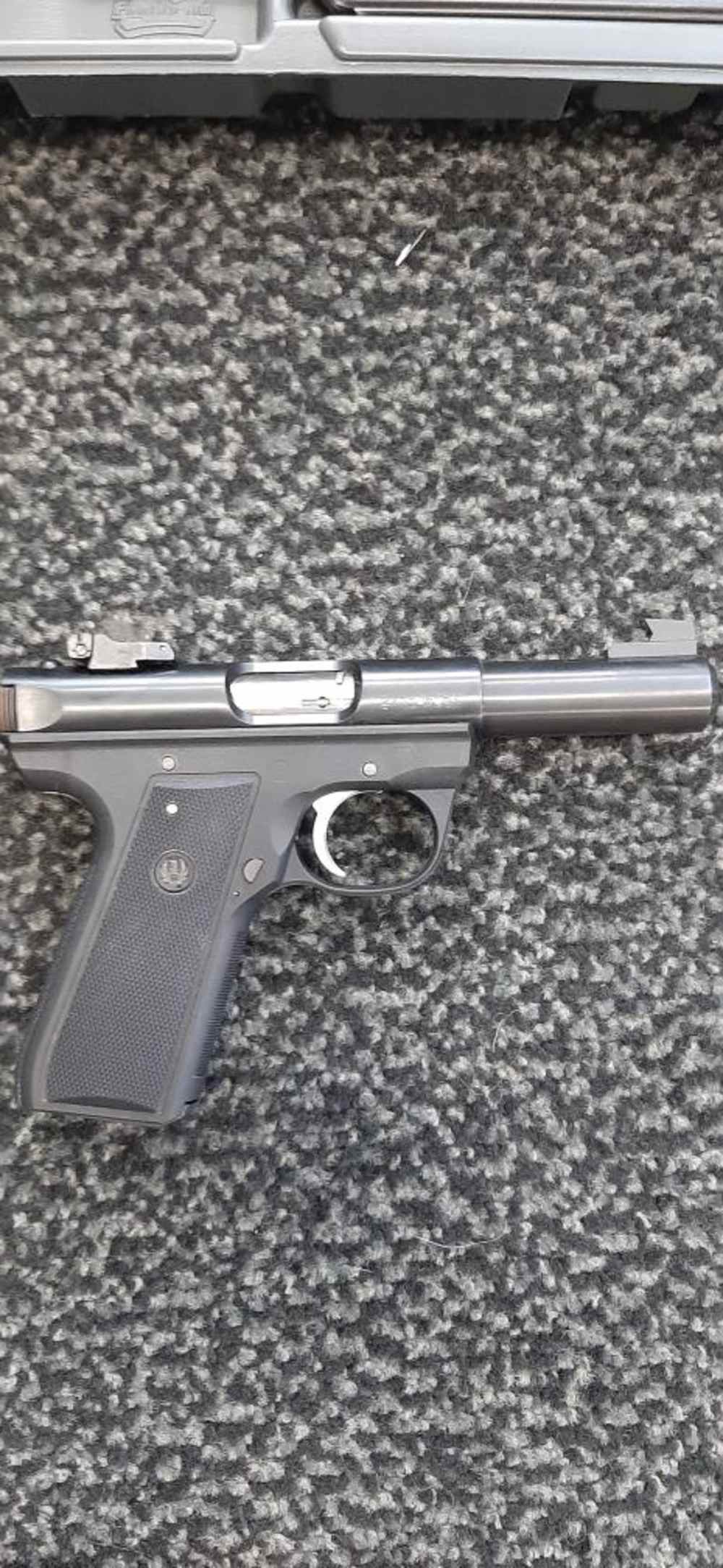 RUGER PISTOL TARGET 22/45 MKIII TWO MAGS IN ORG CASE-img-1