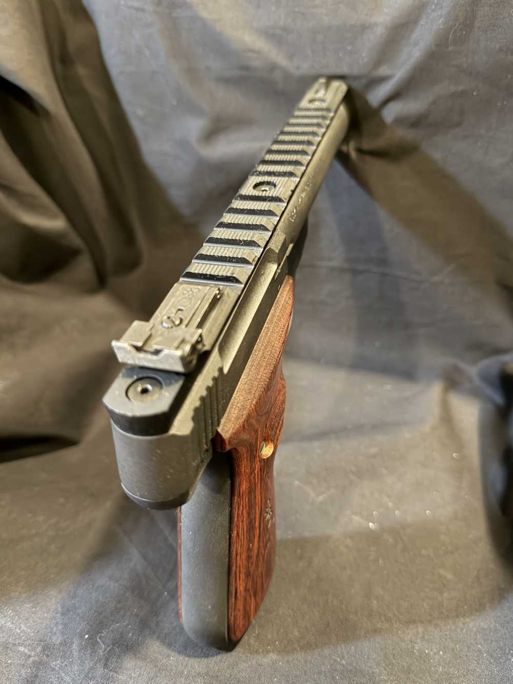 Browning Buck Mark Field Target .22 LR-img-3