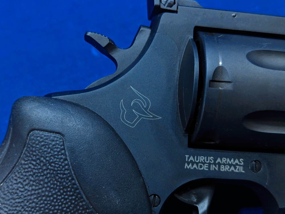 Taurus Raging Hunter .44 Mag 5 1/2" Ported Barrel - Matte Black Excellent!-img-27