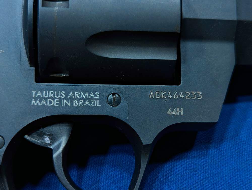 Taurus Raging Hunter .44 Mag 5 1/2" Ported Barrel - Matte Black Excellent!-img-26