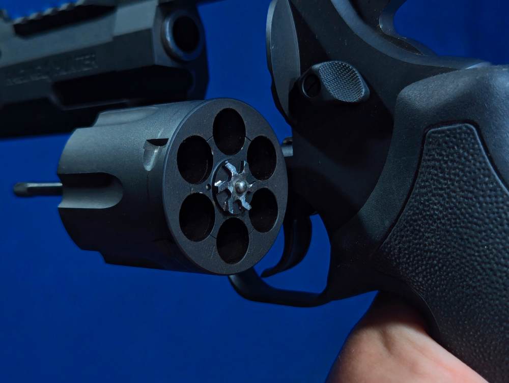 Taurus Raging Hunter .44 Mag 5 1/2" Ported Barrel - Matte Black Excellent!-img-22