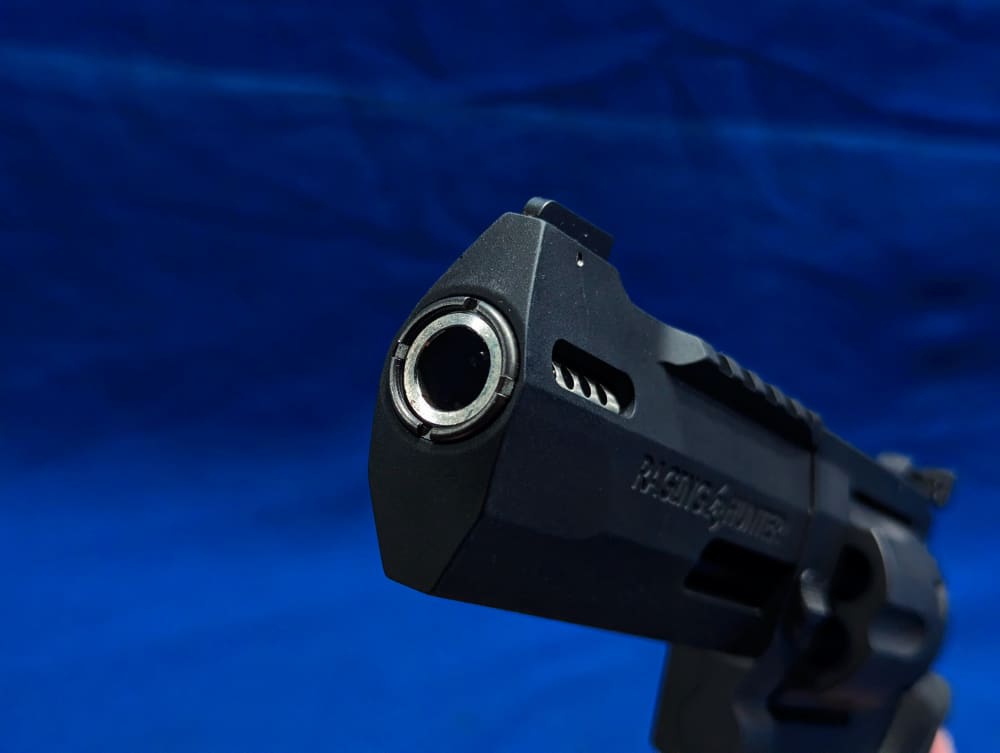 Taurus Raging Hunter .44 Mag 5 1/2" Ported Barrel - Matte Black Excellent!-img-11