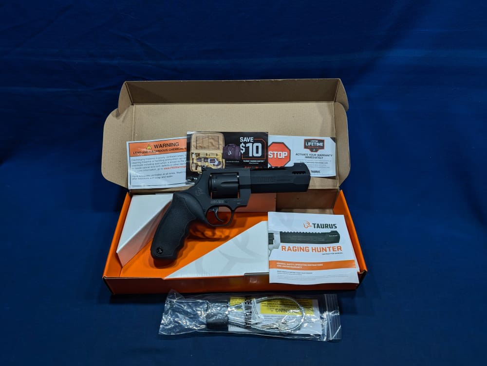 Taurus Raging Hunter .44 Mag 5 1/2" Ported Barrel - Matte Black Excellent!-img-0