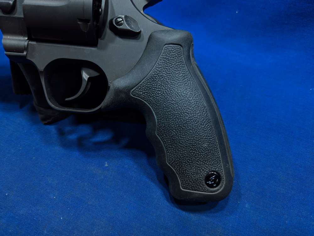 Taurus Raging Hunter .44 Mag 5 1/2" Ported Barrel - Matte Black Excellent!-img-6