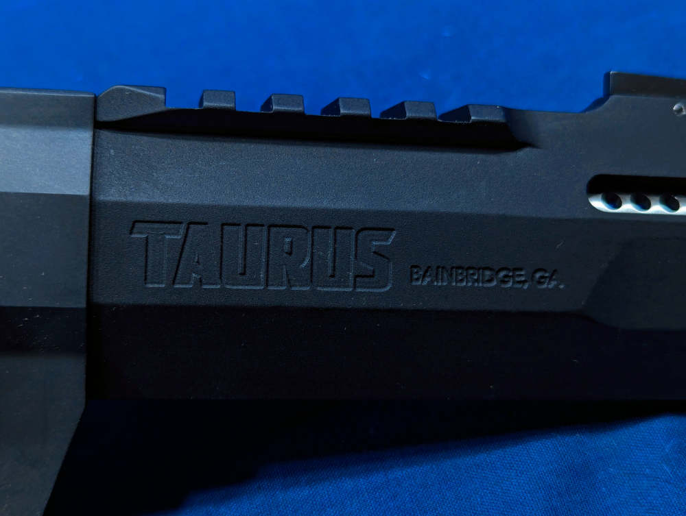 Taurus Raging Hunter .44 Mag 5 1/2" Ported Barrel - Matte Black Excellent!-img-25