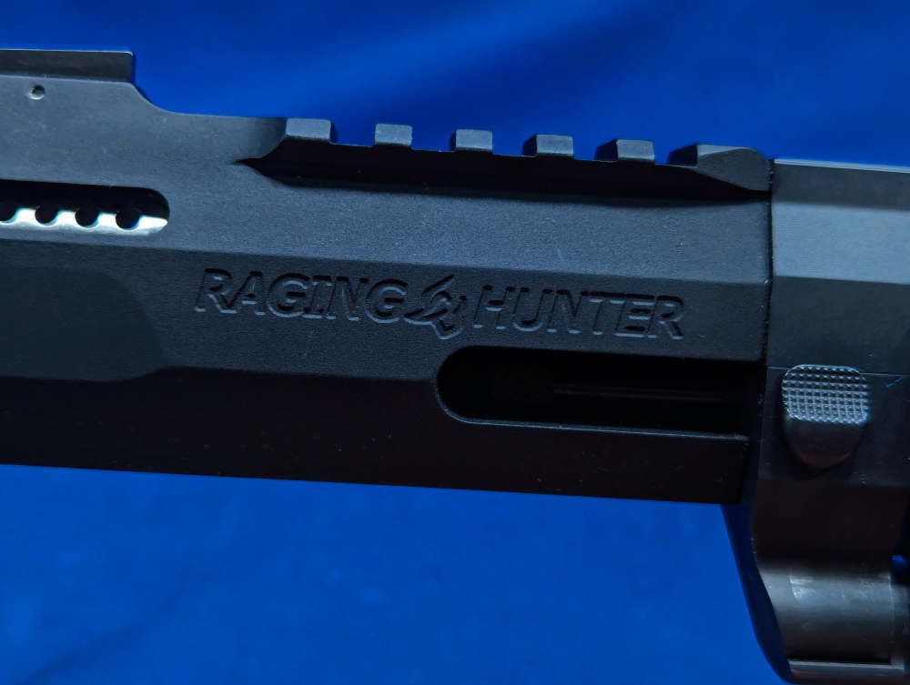 Taurus Raging Hunter .44 Mag 5 1/2" Ported Barrel - Matte Black Excellent!-img-24