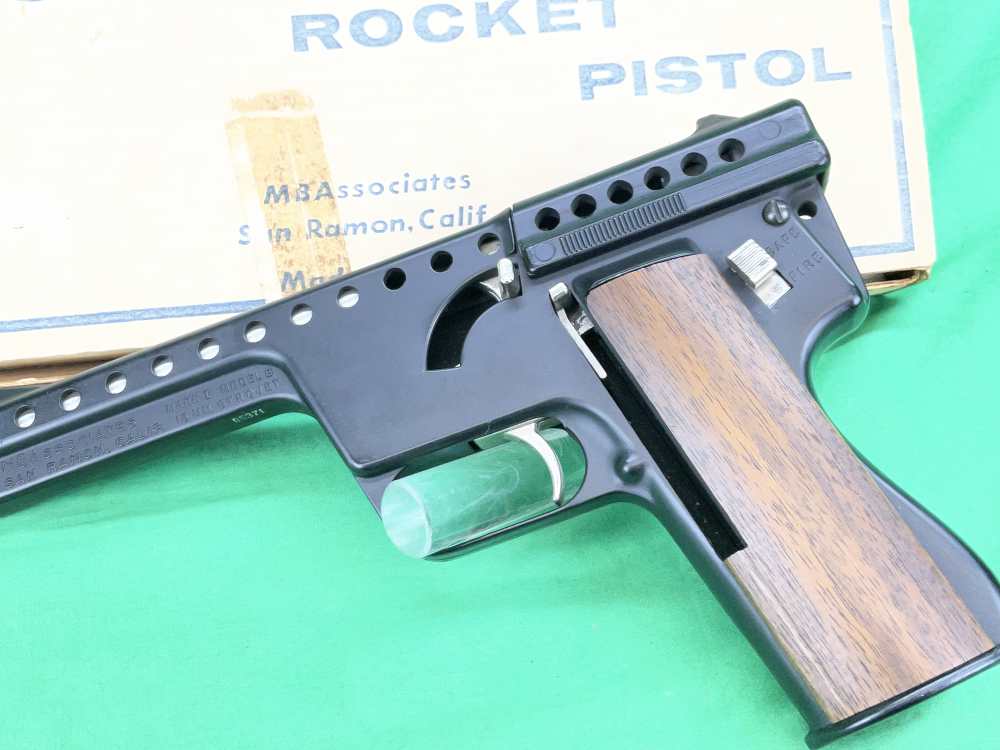 RARE MBASSOCIATES MARK I GYROJET 13MM PISTOL ROCKETEER COLLECTOR -img-3