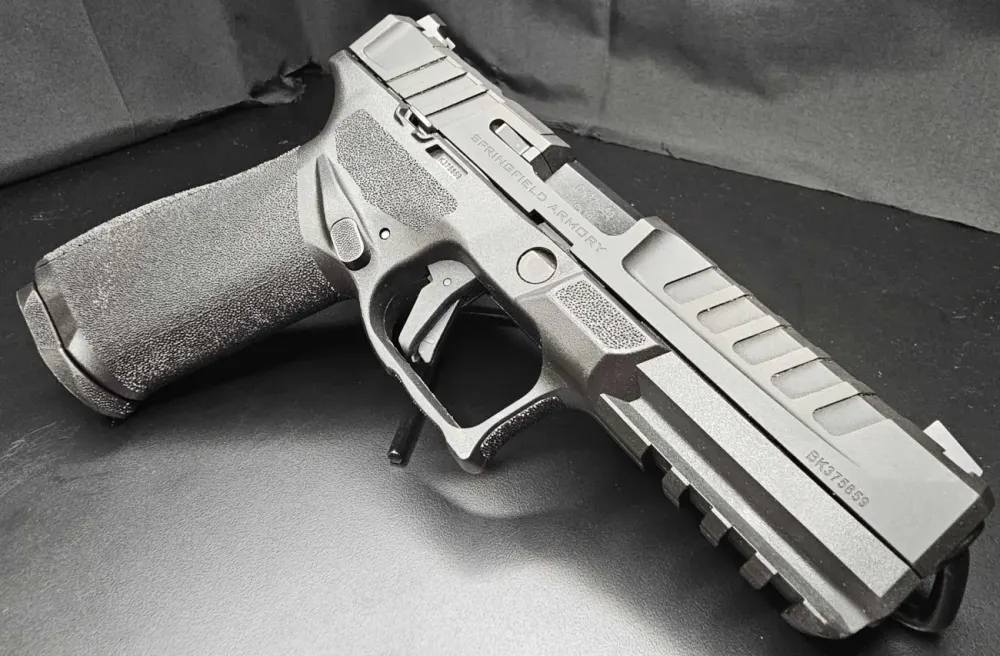 Springfield Echelon 9mm W/ Soft Case, 3 Mags and Accessories-img-6