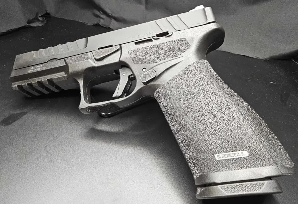 Springfield Echelon 9mm W/ Soft Case, 3 Mags and Accessories-img-3
