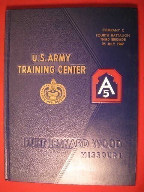 US Army Basic Training 1969 Fort Leonard Wood Manual Book USA-img-0