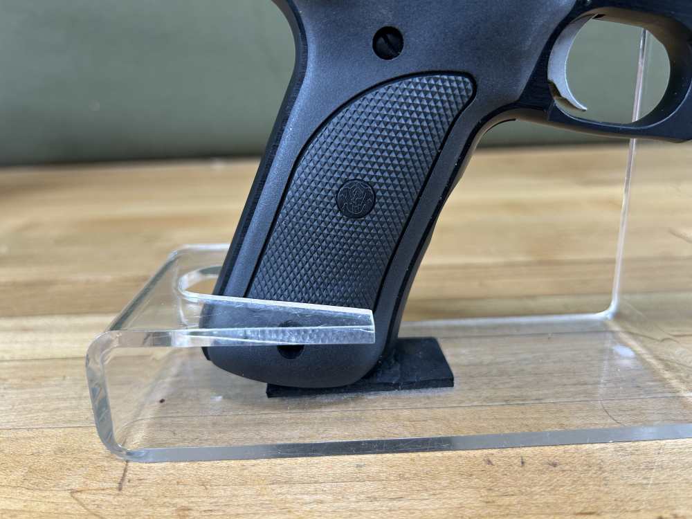 Smith & Wesson Model 422 Semi Auto Pistol .22LR Like New In Box VGC 4.5" -img-12