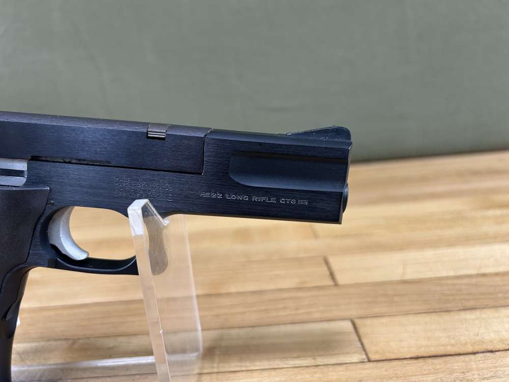 Smith & Wesson Model 422 Semi Auto Pistol .22LR Like New In Box VGC 4.5" -img-15