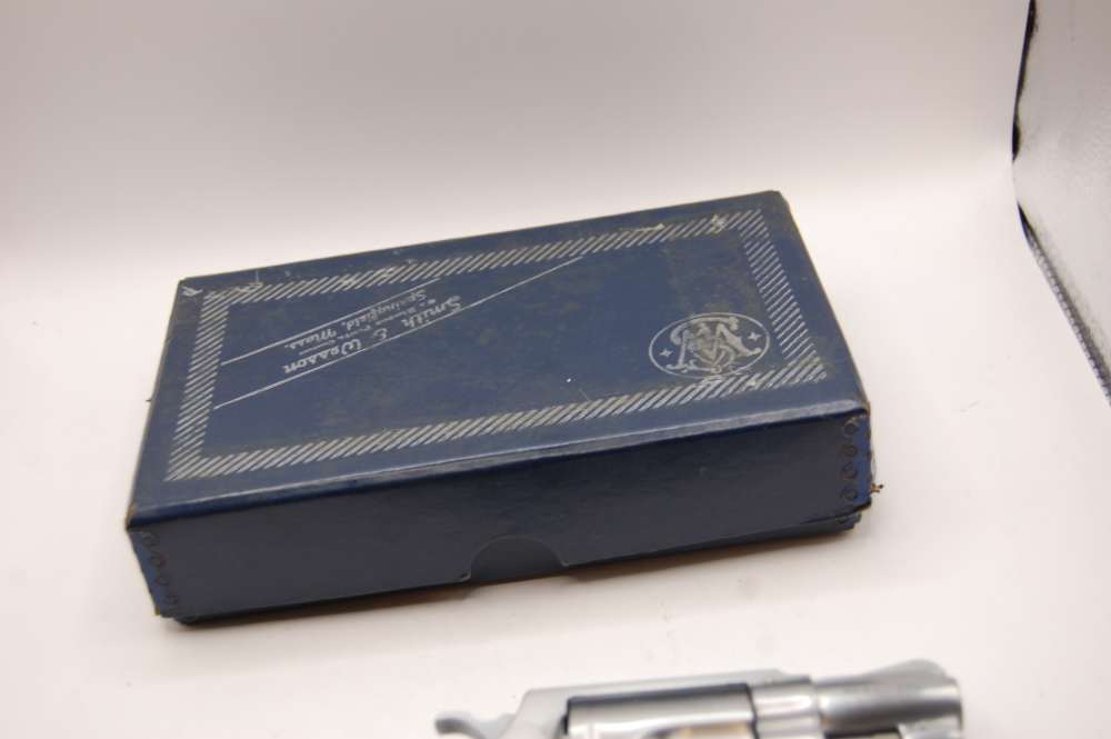 Smith & Wesson Model 60 DA Revolver Box 3 Holsters great Condition-img-10