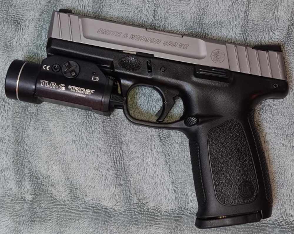 Smith & Wesson SD9 VE w/ Streamlight TLR-1 w/4 15 rd Mags. Kydex Holster-img-1