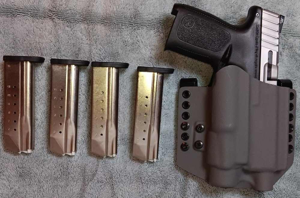Smith & Wesson SD9 VE w/ Streamlight TLR-1 w/4 15 rd Mags. Kydex Holster-img-2