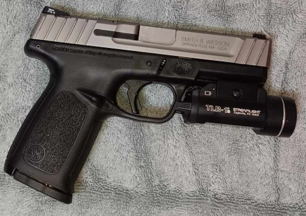 Smith & Wesson SD9 VE w/ Streamlight TLR-1 w/4 15 rd Mags. Kydex Holster-img-0