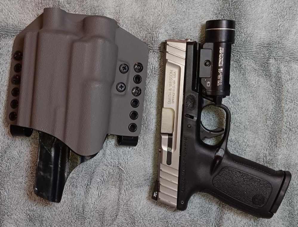 Smith & Wesson SD9 VE w/ Streamlight TLR-1 w/4 15 rd Mags. Kydex Holster-img-3