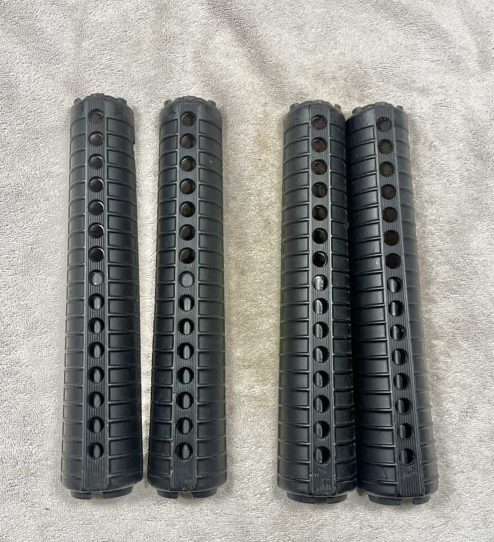 Lot of 2 m16 A2 Hand guards -img-0