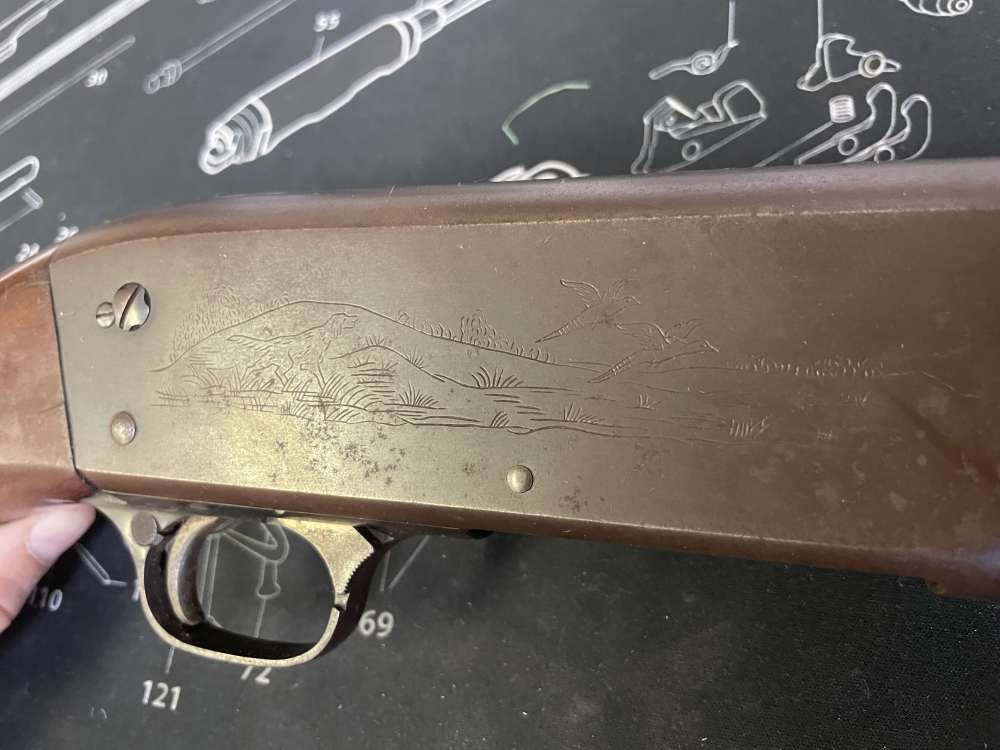 Ithaca Gun Co Model 37 Featherlight - ENGRAVING - 12ga - Pump - NICE RARE -img-4