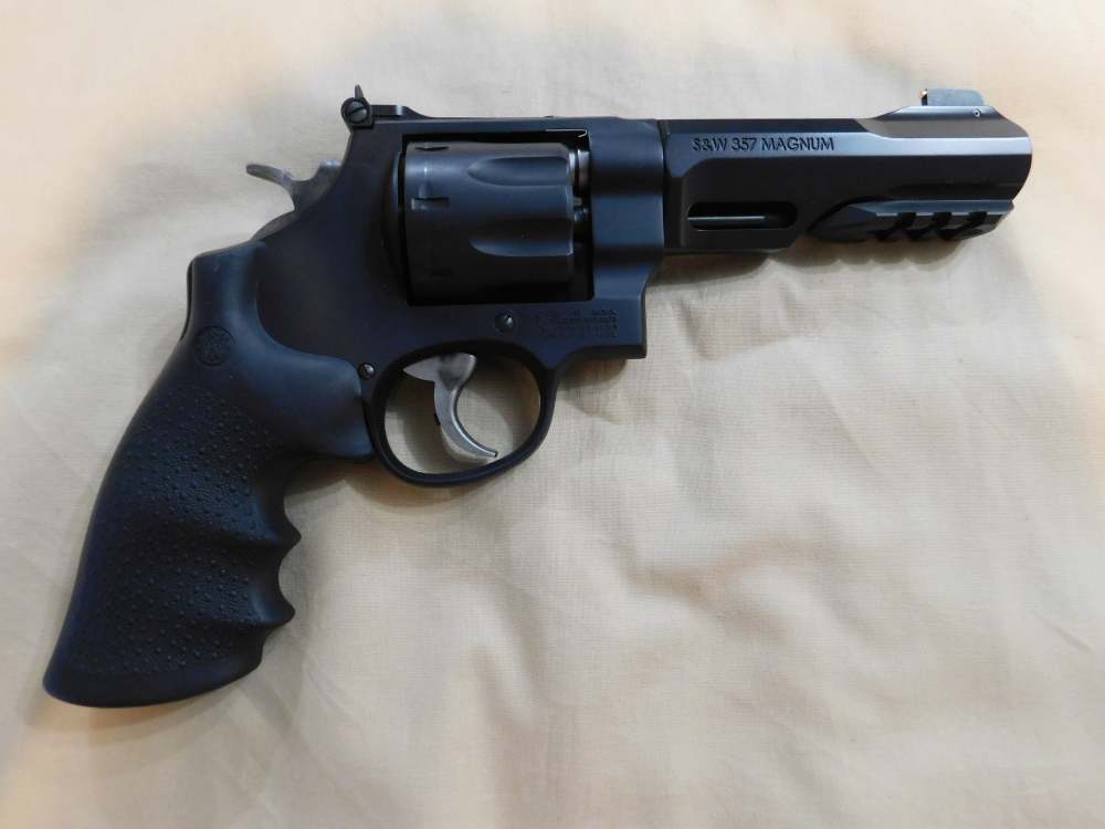 Smith and Wesson 327 TRR8-img-1