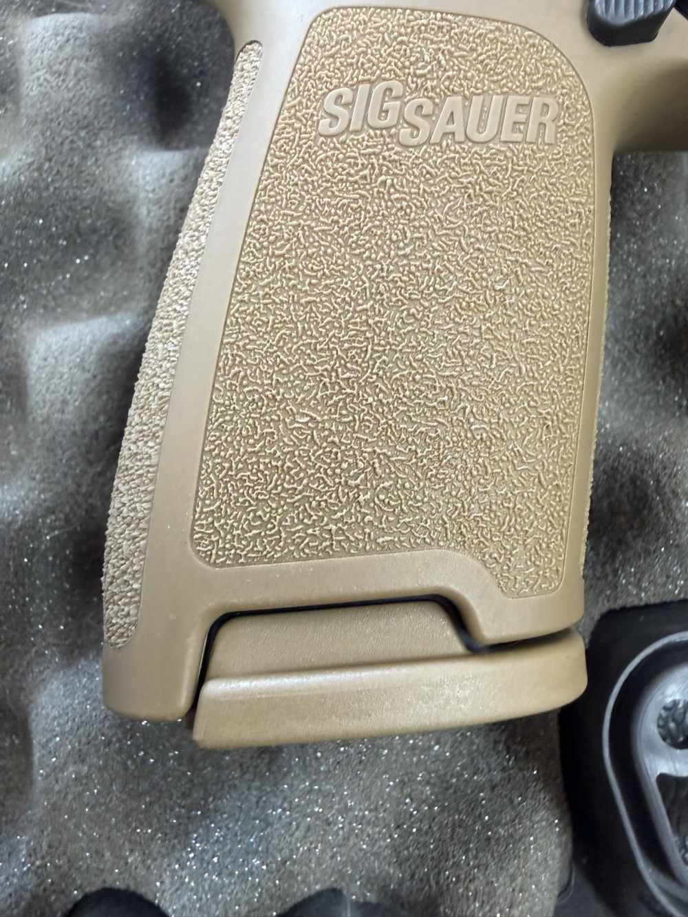 Sig Sauer M17 9mm No thumb safety-img-7