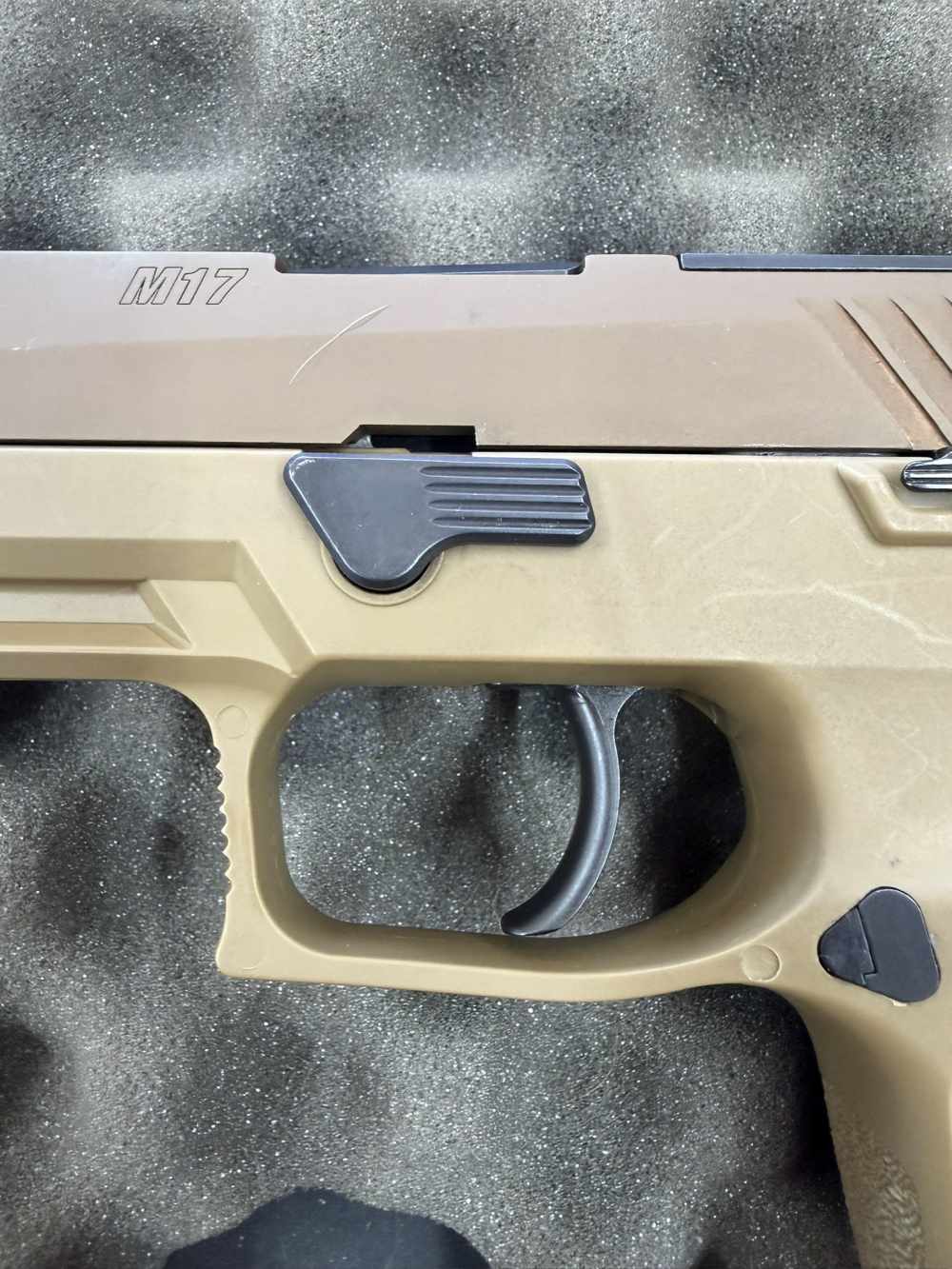 Sig Sauer M17 9mm No thumb safety-img-4