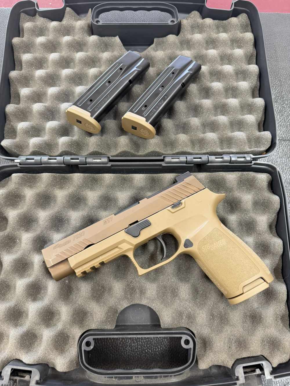 Sig Sauer M17 9mm No thumb safety-img-0