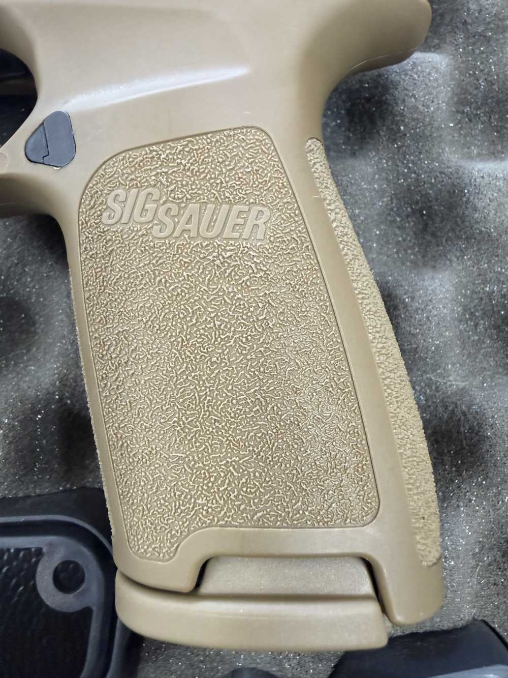 Sig Sauer M17 9mm No thumb safety-img-2