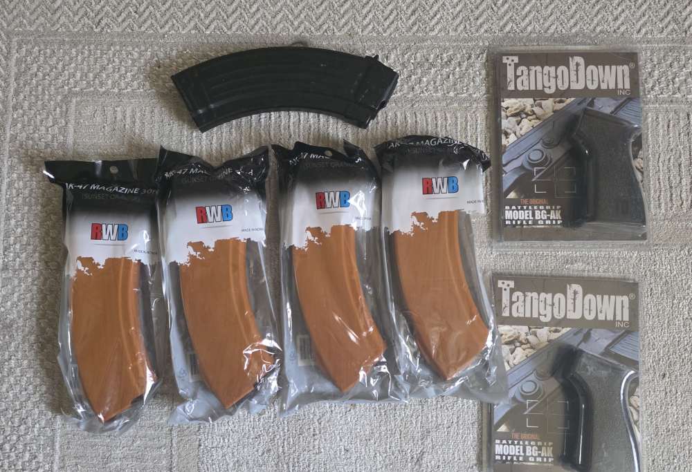 Ak Magaine / grip lot-img-0