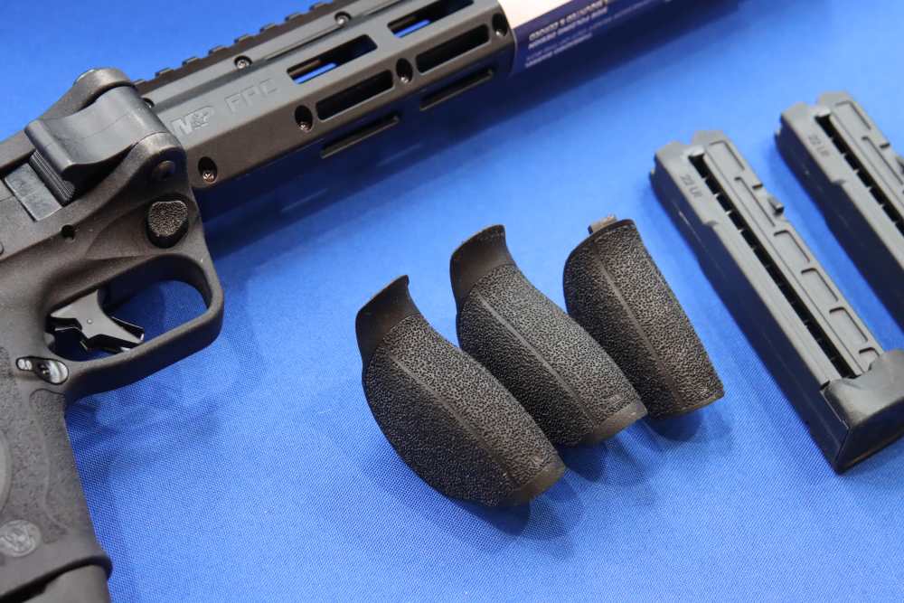 Smith & Wesson Model M&P FPC Rifle 22LR Tactical Folder S&W 20rd 14171 NEW -img-5