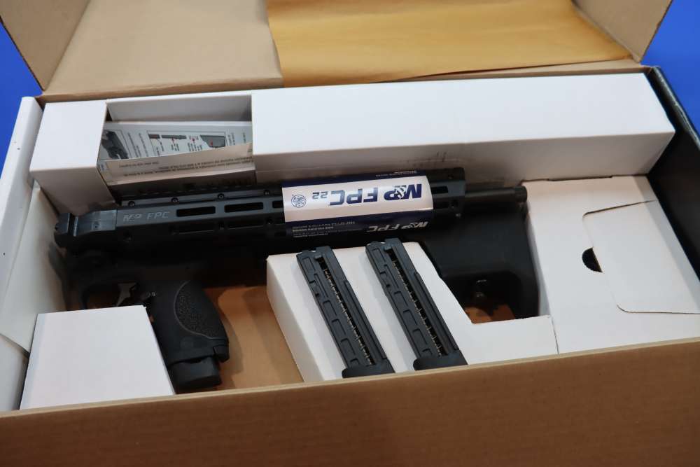 Smith & Wesson Model M&P FPC Rifle 22LR Tactical Folder S&W 20rd 14171 NEW -img-20
