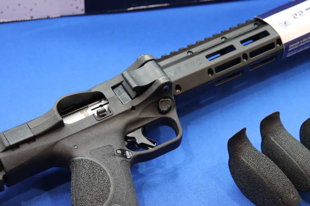Smith & Wesson Model M&P FPC Rifle 22LR Tactical Folder S&W 20rd 14171 NEW -img-4