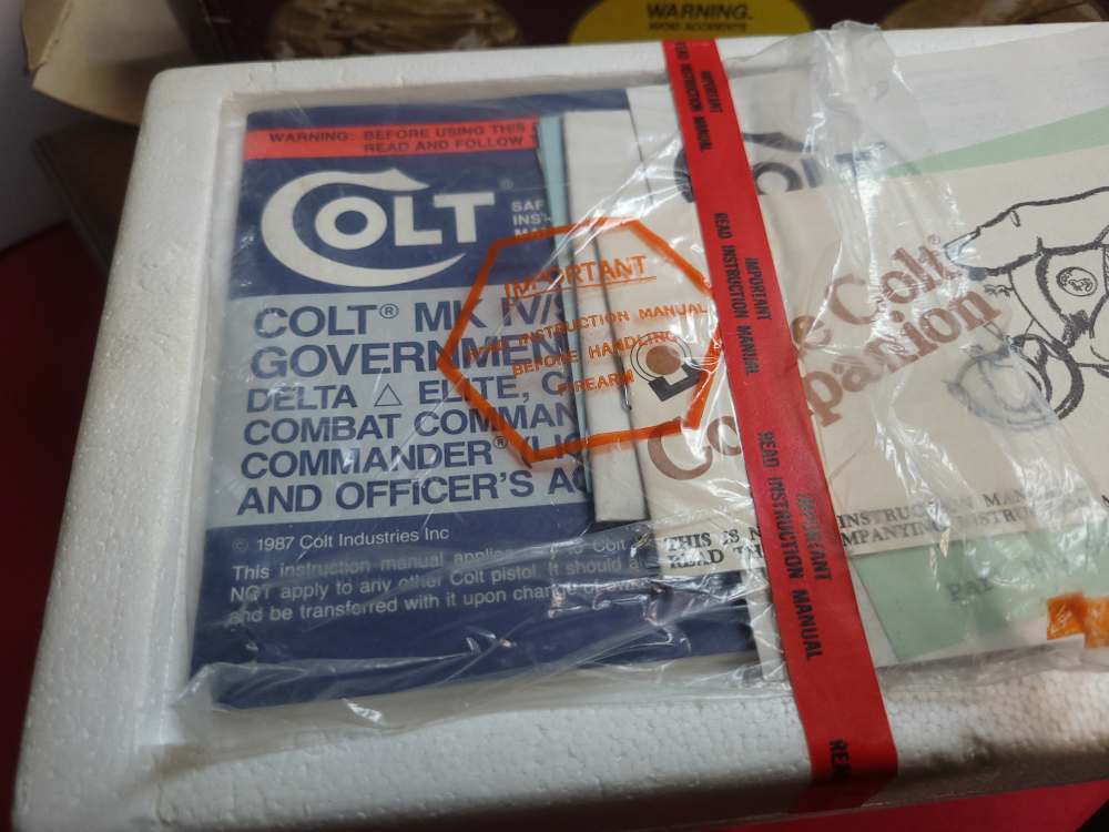 AMAZING! Colt Joe Foss Tribute Heritage 1911 Full Set 45acp wwii Collector-img-12